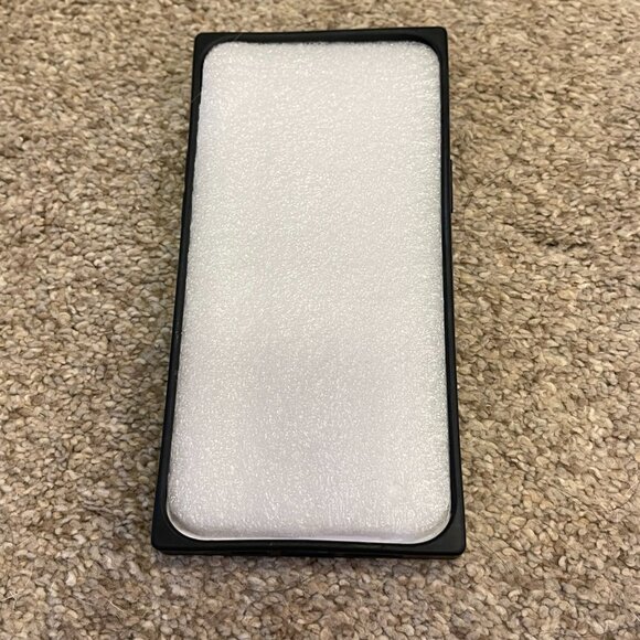 Flaunt Maroon Phone Case - Picture 4 of 6